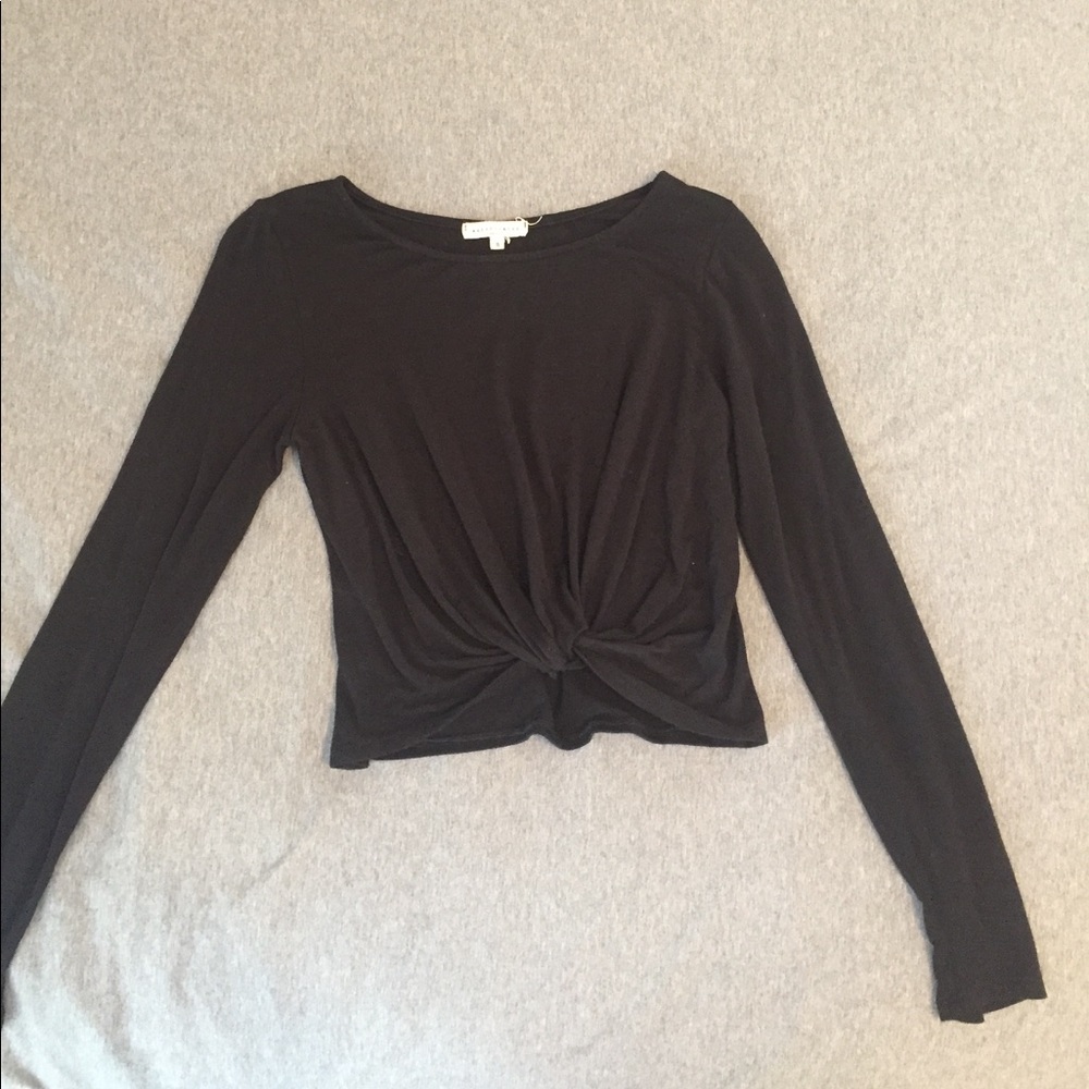 Long sleeve knotted crop